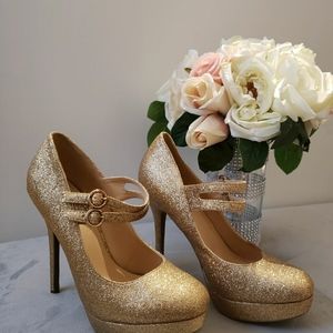 Gold sparkling shoes